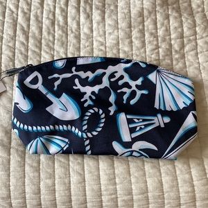 Nwt Vera Bradley. Makeup bag
